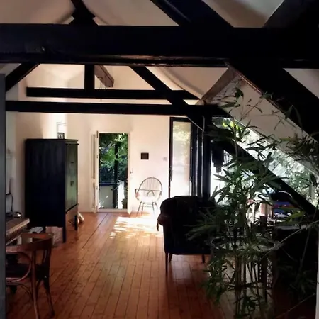 Stilvolle Atelierwohnung - Naehe Bundespolizei